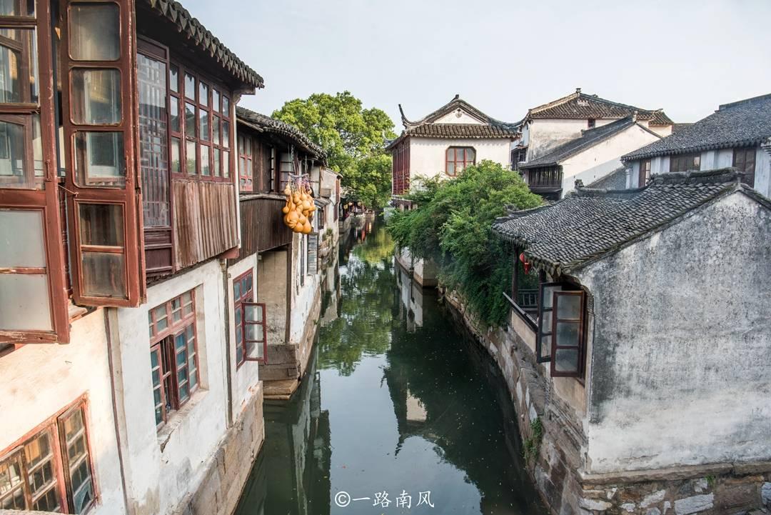 卡通红色汽车拼图
